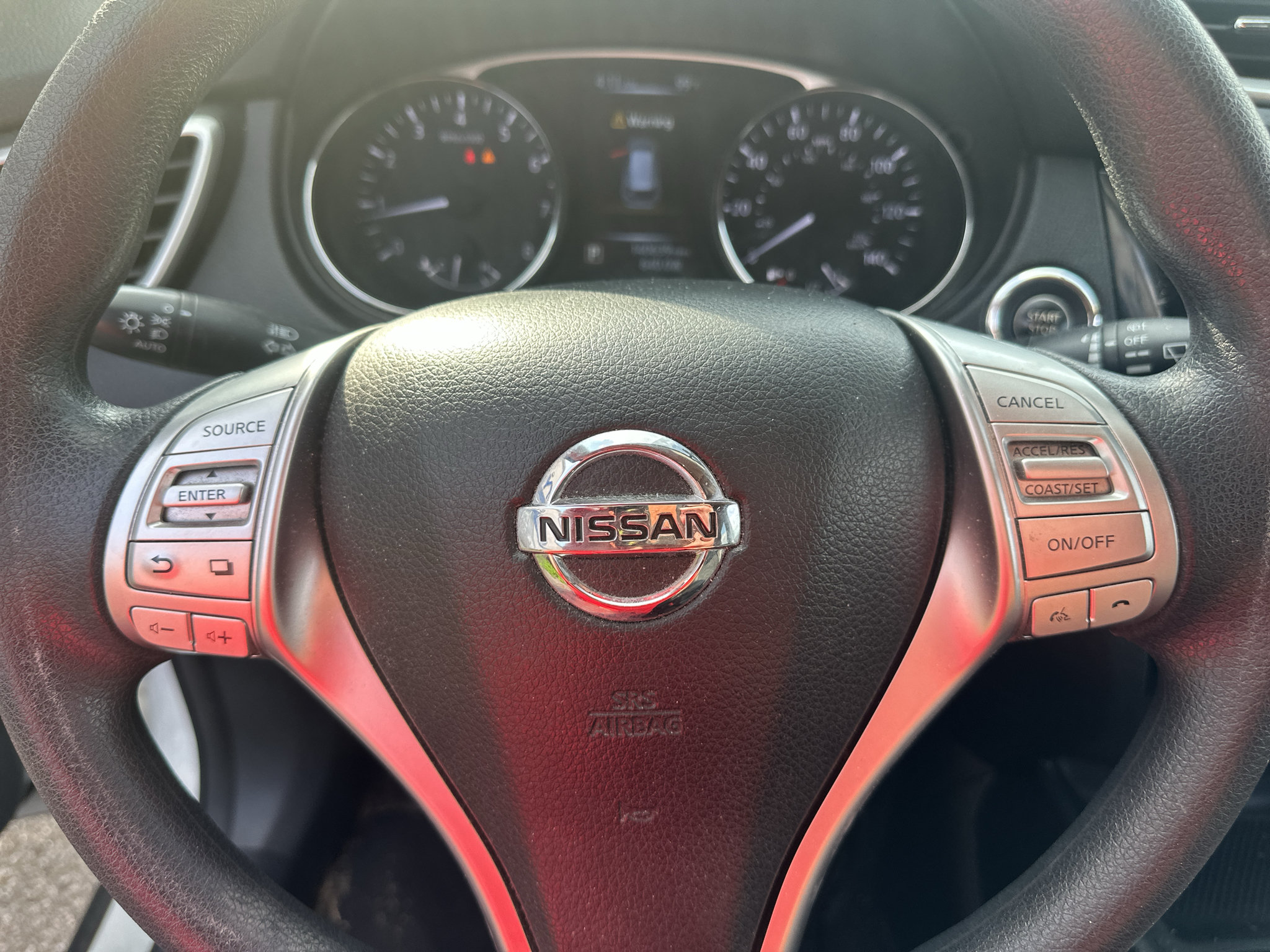 Used 2015 Nissan Rogue SV FWD image 22
