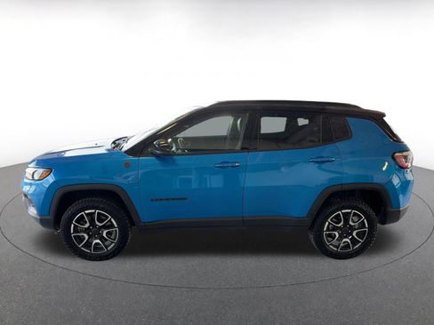 Used 2025 Jeep Compass Trailhawk image 11