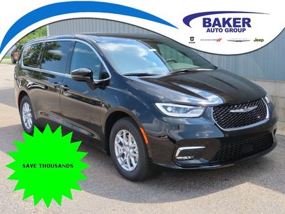 New 2026 Chrysler Pacifica Select