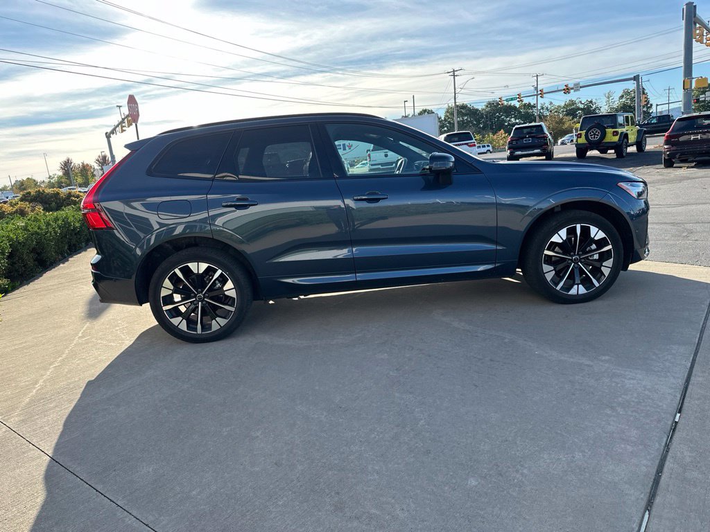 Used 2026 Volvo XC60 B5 Plus AWD/4WD image 4