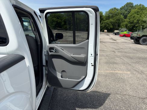 Used 2021 Nissan Frontier SV RWD image 14