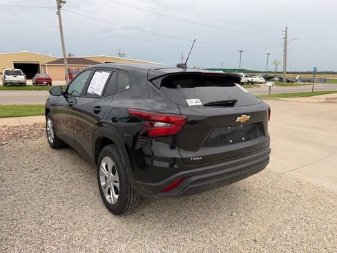 Used 2026 Chevrolet Trax LS FWD image 3