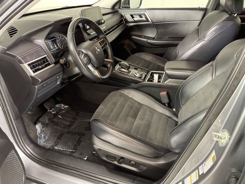 Used 2024 Mitsubishi Outlander SE image 18