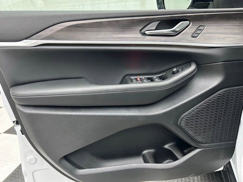 New 2025 Jeep Grand Cherokee Limited AWD/4WD image 10