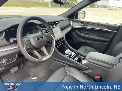 New 2025 Jeep Grand Cherokee Limited image 12