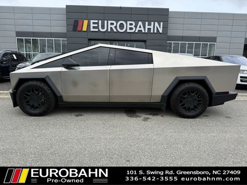 Used 2024 Tesla Cybertruck AWD Crew Cab image 3