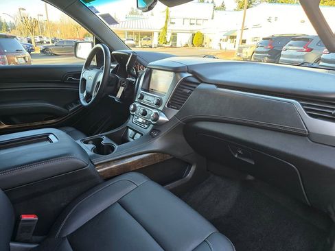 Used 2018 Chevrolet Suburban LT image 4