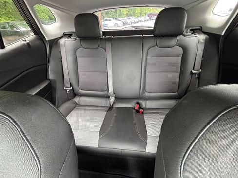 Used 2025 Chevrolet Trax LT w/ LT Convenience Package FWD image 33