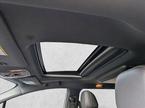 Used 2022 Toyota Sienna XSE image 17