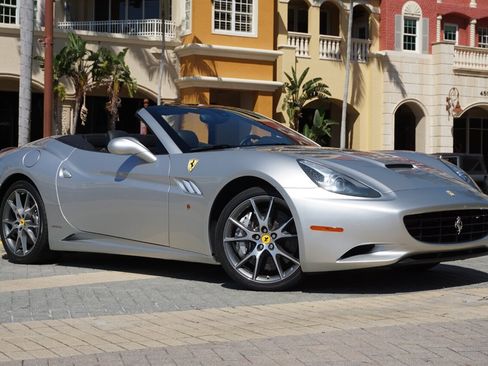 Used 2011 Ferrari California image 7