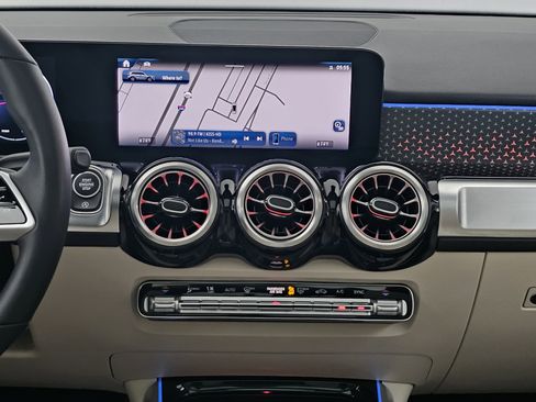 Certified 2025 Mercedes-Benz GLB 250 4MATIC image 36