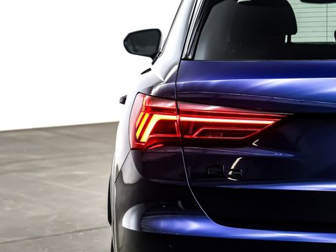 Used 2023 Audi Q3 2.0T Premium w/ Black Optic Sport Package image 16