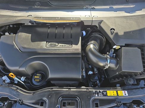 Certified 2025 Land Rover Discovery Sport Dynamic SE image 31