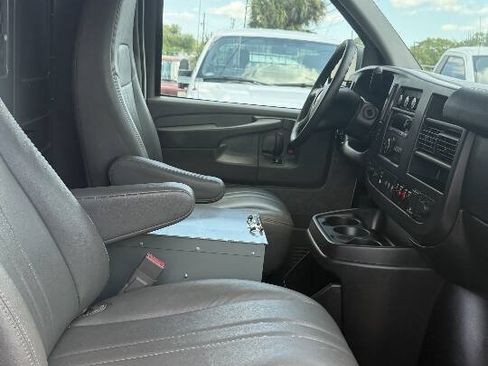Used 2015 Chevrolet Express 2500 RWD image 60