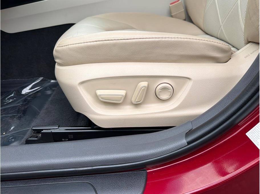 Used 2018 Toyota Camry XLE FWD image 20