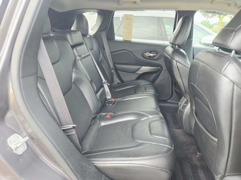 Used 2019 Jeep Cherokee Latitude Plus w/ Comfort/Convenience Group AWD/4WD image 15