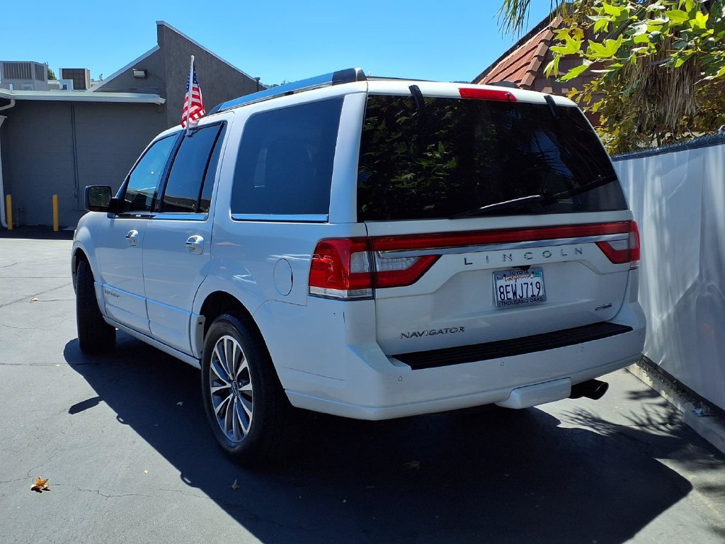 Used 2015 Lincoln Navigator 2WD image 5