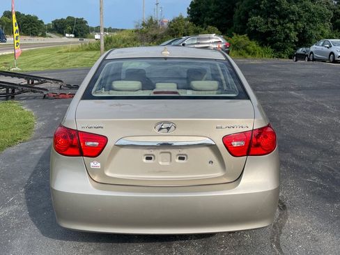 Used 2010 Hyundai Elantra GLS FWD image 4