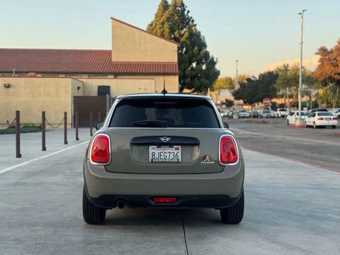 Used 2019 MINI Cooper 4-Door Hardtop w/ Signature Upholstery Package image 5