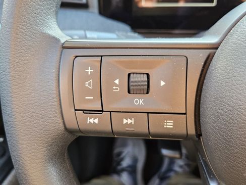 Used 2025 Nissan Kicks SV image 12