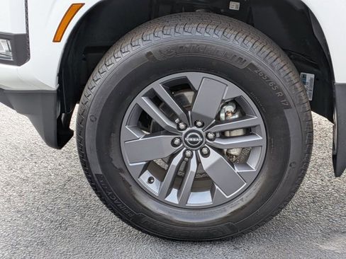 Certified 2025 Nissan Frontier SV w/ SV Convenience Package image 11