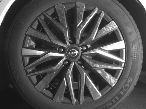 Used 2025 Nissan Altima 2.5 SV FWD image 14