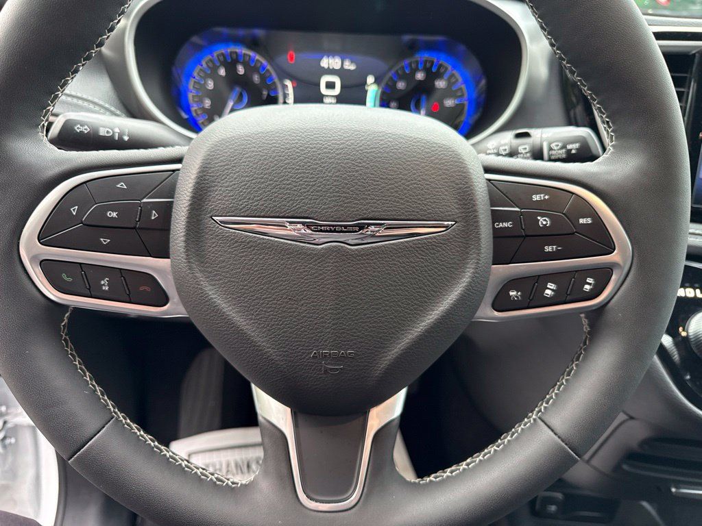 New 2026 Chrysler Pacifica Select AWD/4WD image 28