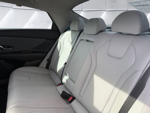 Used 2024 Hyundai Elantra Limited image 18