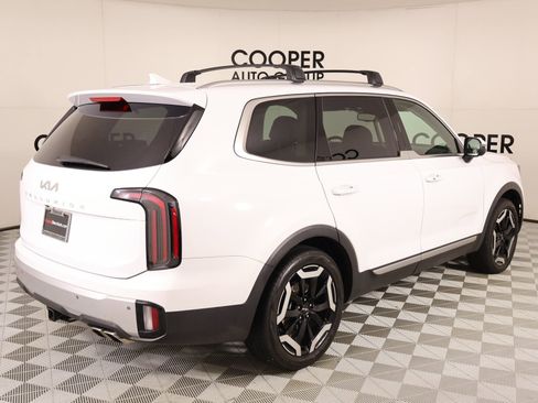 Used 2024 Kia Telluride EX w/ EX Captain's Chair Package FWD image 23