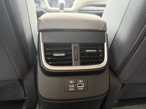 Used 2025 Subaru Outback Premium image 25