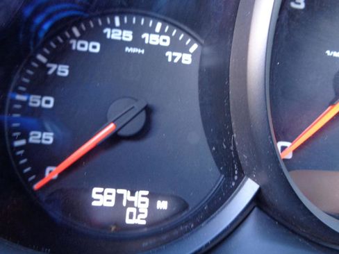 Used 2020 Porsche Macan AWD image 19