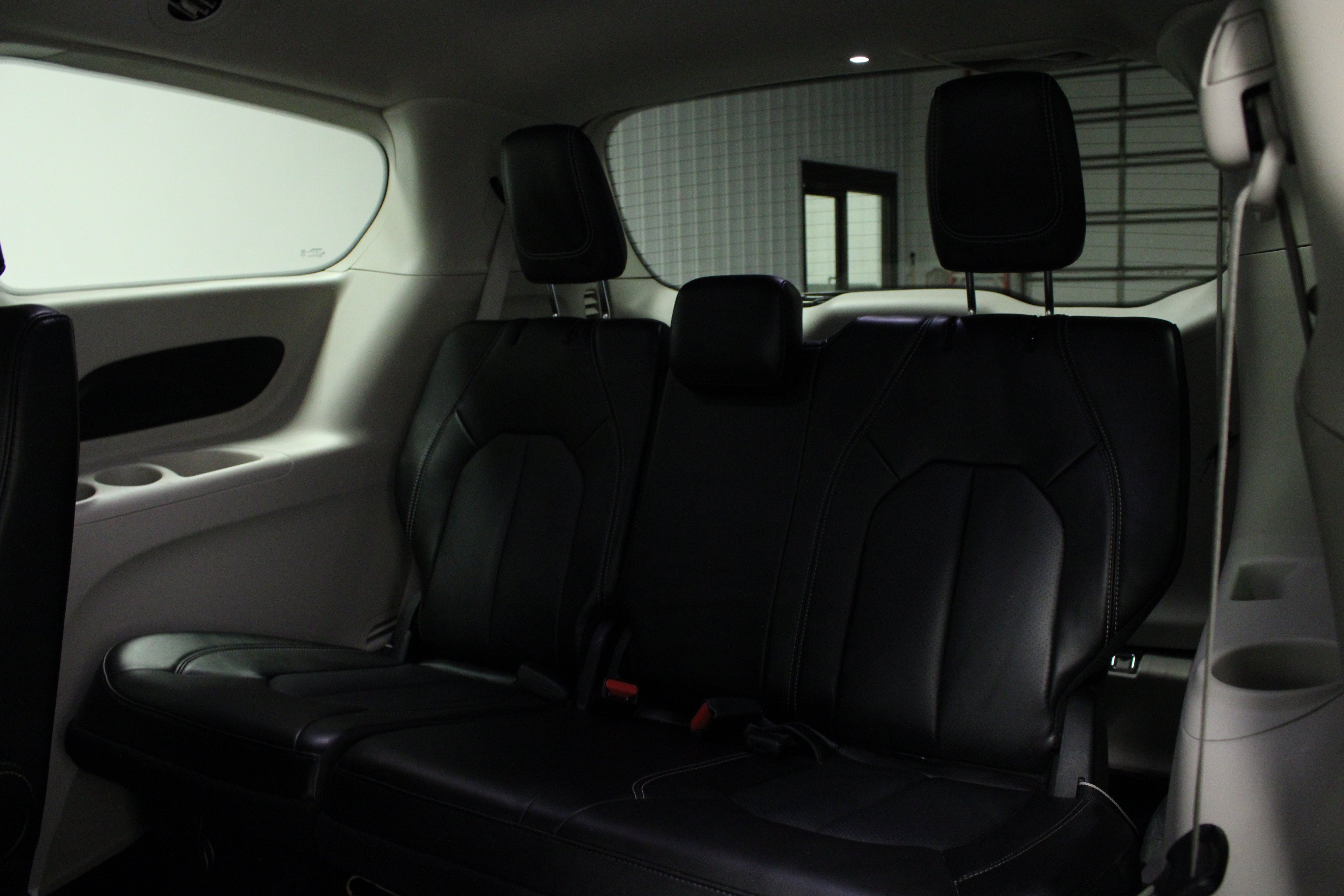 Used 2023 Chrysler Pacifica Touring-L FWD image 14