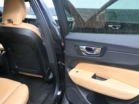 Used 2021 Volvo XC60 T5 Inscription AWD/4WD image 16