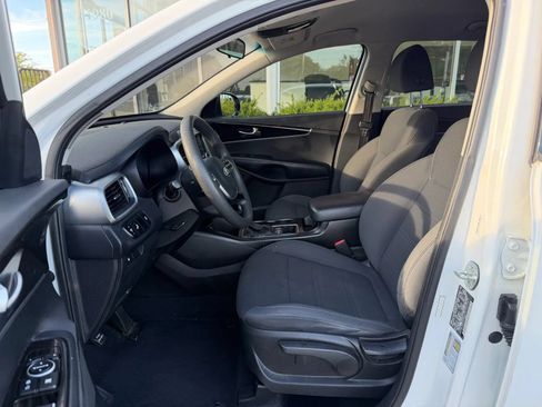 Used 2020 Kia Sorento LX AWD/4WD image 9