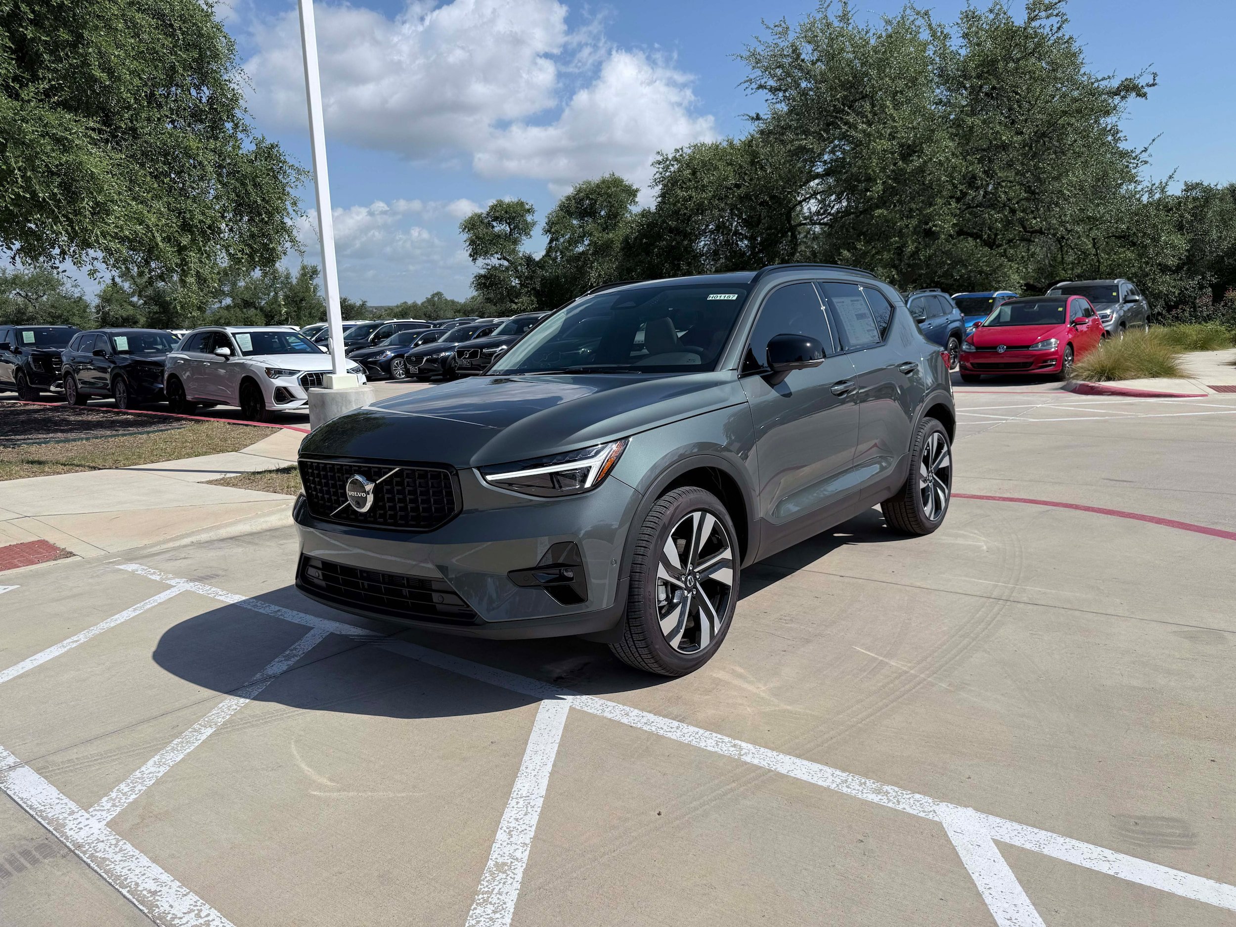 New 2026 Volvo XC40 B4 Plus w/ Protection Package Premier FWD image 2
