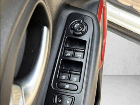 Used 2017 Jeep Renegade Trailhawk AWD/4WD image 9
