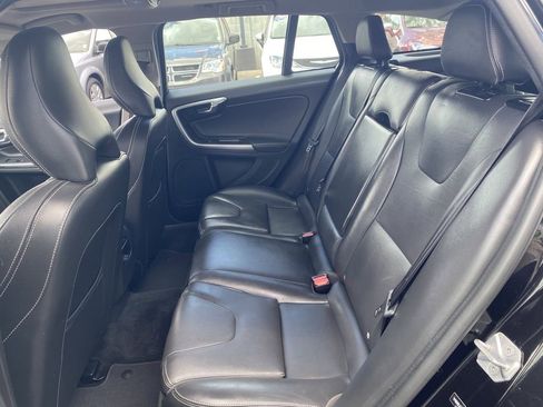 Used 2018 Volvo V60 T5 Dynamic w/ Vision Package FWD image 17