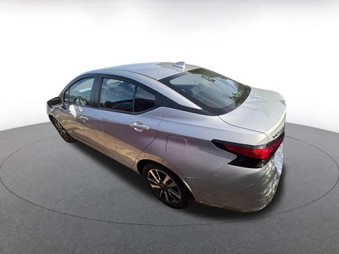 Used 2025 Nissan Versa SV image 4