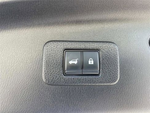 Used 2024 Nissan Armada SL w/ Captain's Chairs Package image 16