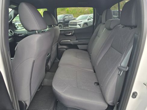 Used 2019 Toyota Tacoma TRD Sport AWD/4WD image 10