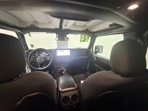 Used 2024 Jeep Wrangler Unlimited Rubicon 4xe AWD/4WD image 24
