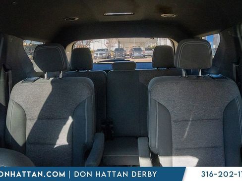 Used 2025 Chevrolet Traverse LT image 7