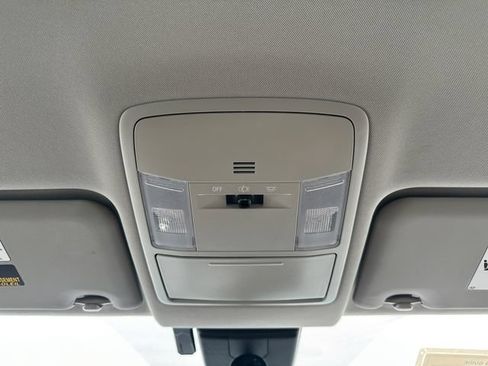 Used 2018 Toyota RAV4 LE FWD image 24