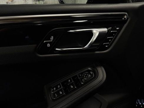 Used 2024 Porsche Macan Base image 15