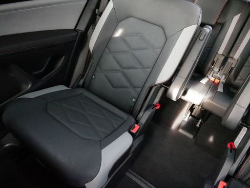 Used 2024 Volkswagen Atlas Peak Edition SEL image 12