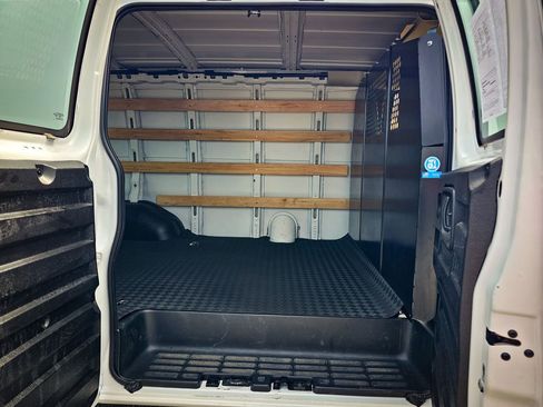 Used 2024 GMC Savana 2500 w/ Driver Convenience Package image 25