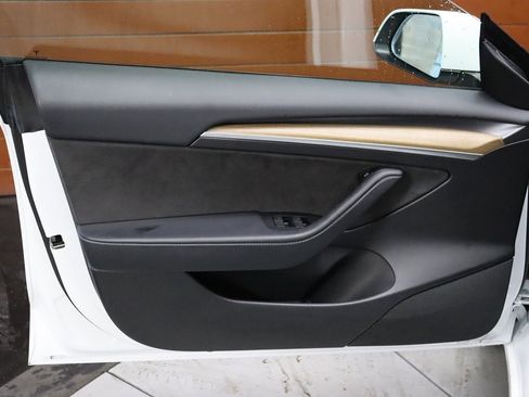 Used 2023 Tesla Model 3 Standard Range image 37