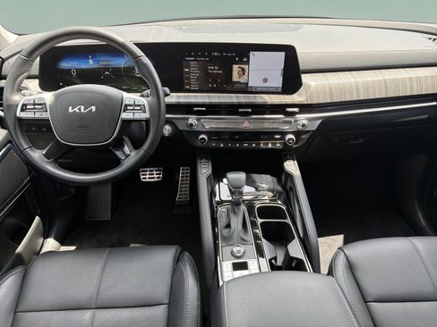 Used 2025 Kia Telluride SX w/ SX Captain's Chair Package FWD image 9