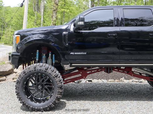 Used 2017 Ford F250 Platinum w/ Platinum Ultimate Package AWD/4WD image 4