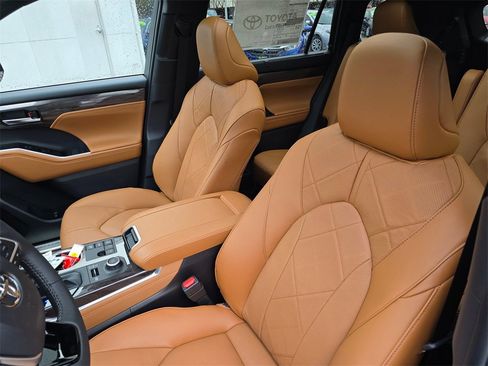New 2026 Toyota Highlander Platinum image 20
